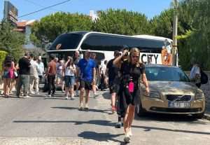 Acun Ilıcalı’nın takımının taraftarları tatil için Çeşme’de