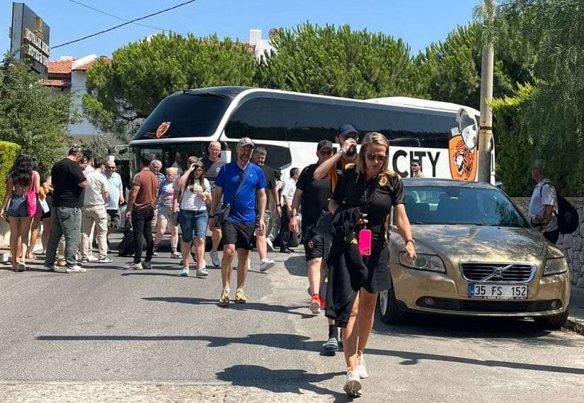 Acun Ilıcalı’nın takımının taraftarları tatil için Çeşme’de