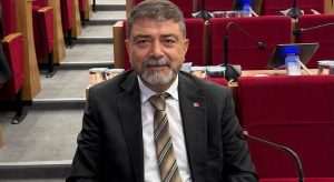 AK Partili Atmaca’dan, Sanatçı Güneştekin’e sert cevap! “Yavuz hırsız ev sahibine baskın çıkarmış”