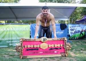 İzmir’in Baş Pehlivanı Erkan Taş oldu