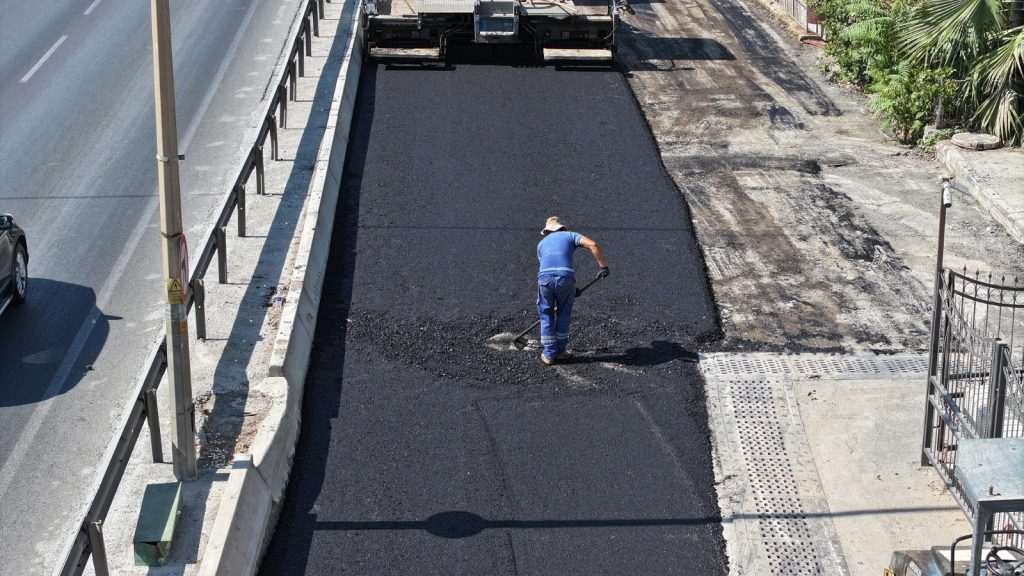 İZBETON’un asfalt çalışmaları tam gaz