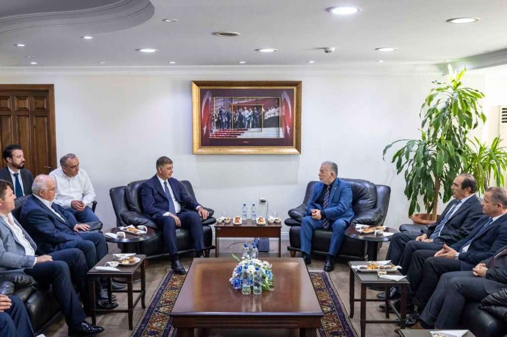 Başkan Tugay İEOSB yönetimi ile bir araya geldi