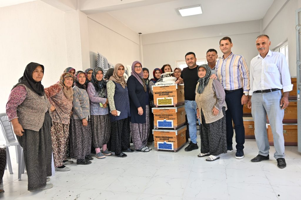 Manisa’da Kadınlara Arıcılık Desteği