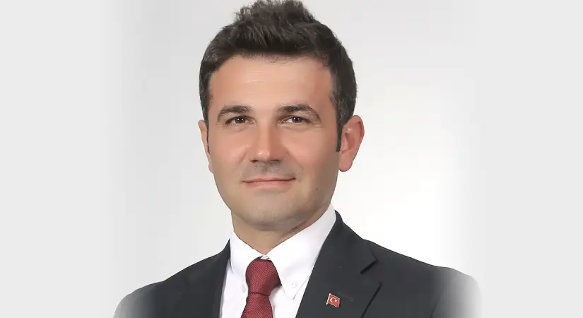 Rakı Sofrası Görüntüleri Sonrası İstifa: AK Parti Urla İlçe Başkanı Görevinden Ayrıldı