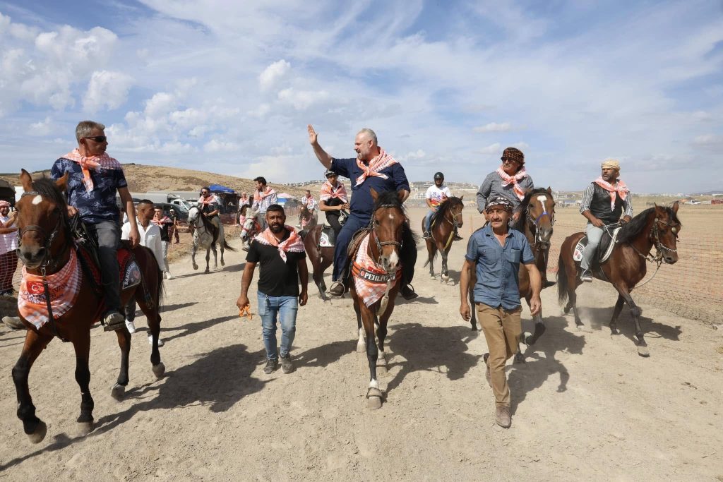 Menemen’de rahvan at yarışları başlıyor
