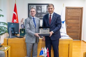 Avustralya Başkonsolosu’ndan Başkan Tugay’a ziyaret