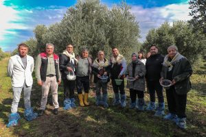 Aliağa’da Zeytinin Bereketi 4.Zeytin Hasat Şenliği’nde Kutlandı