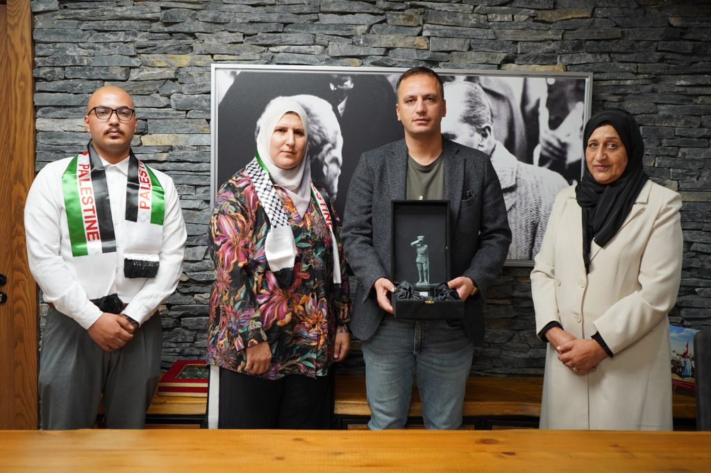 Bornova ve Filistin’in Dura Belediyesi’nden kardeşlik adımı