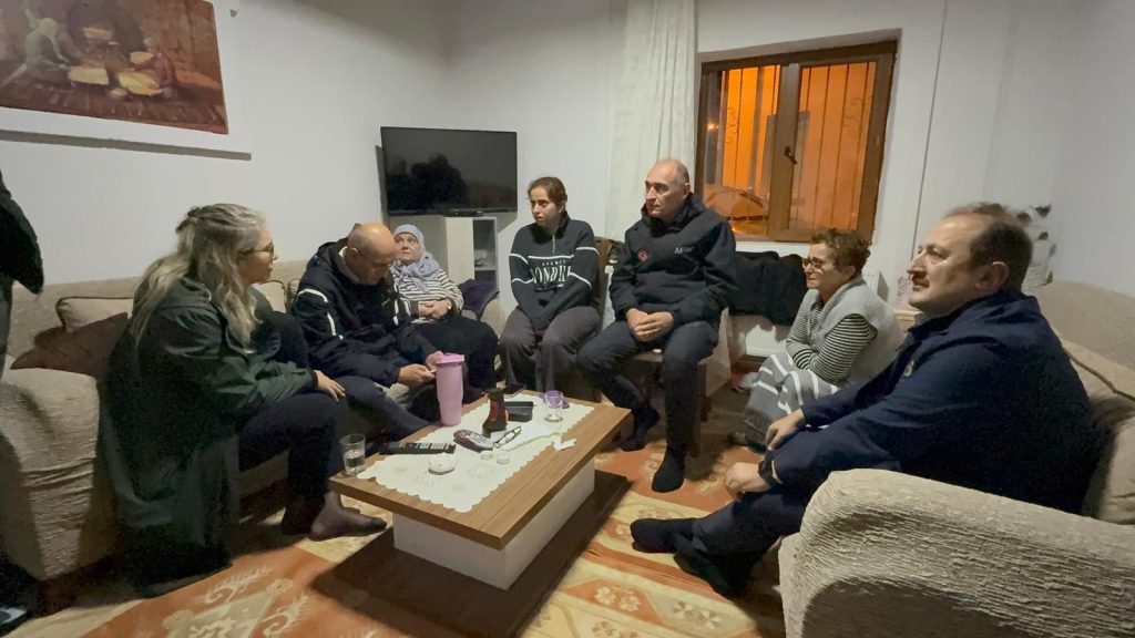 AK Partili Çankırı, Selde Kaybolan Kaptanoğlu’nun Ailesini Ziyaret Etti