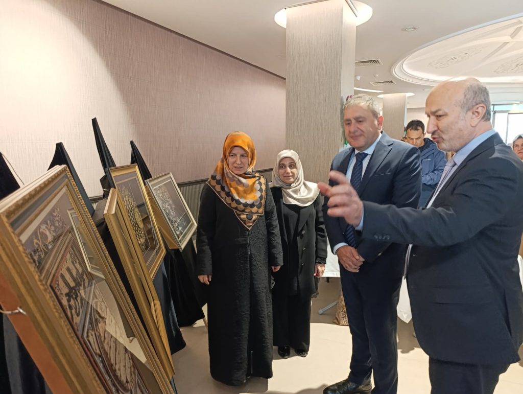 Kur’an kursu öğrencilerinin sergisi gözleri kamaştırdı