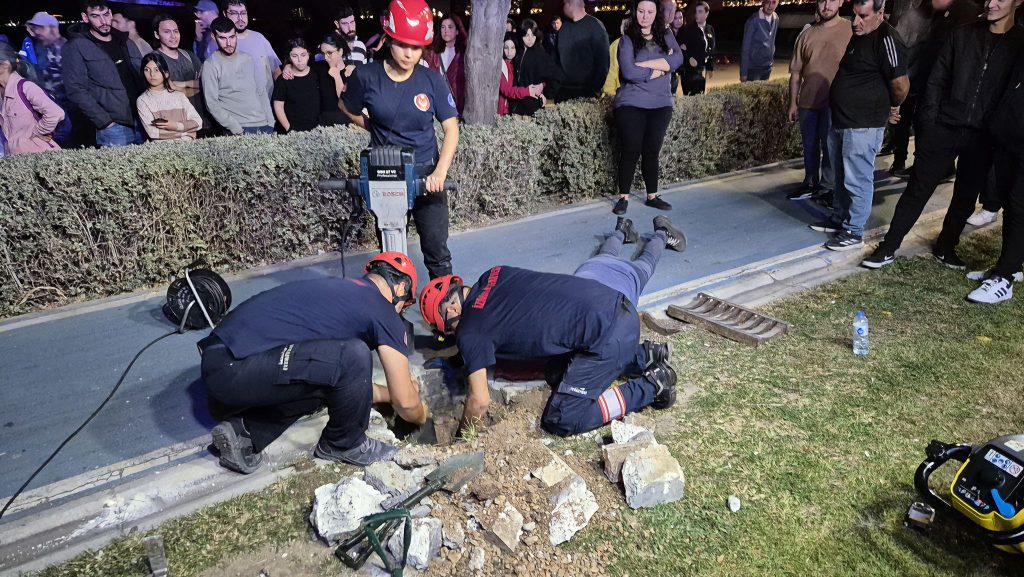 İzmir İtfaiyesinden Yürek Isıtan Kurtarma Operasyonu