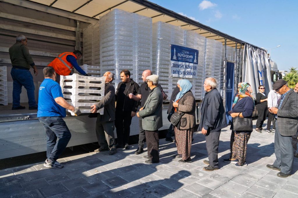 Beydağ’da üreticilere1034 incir kurutma kasası dağıtıldı