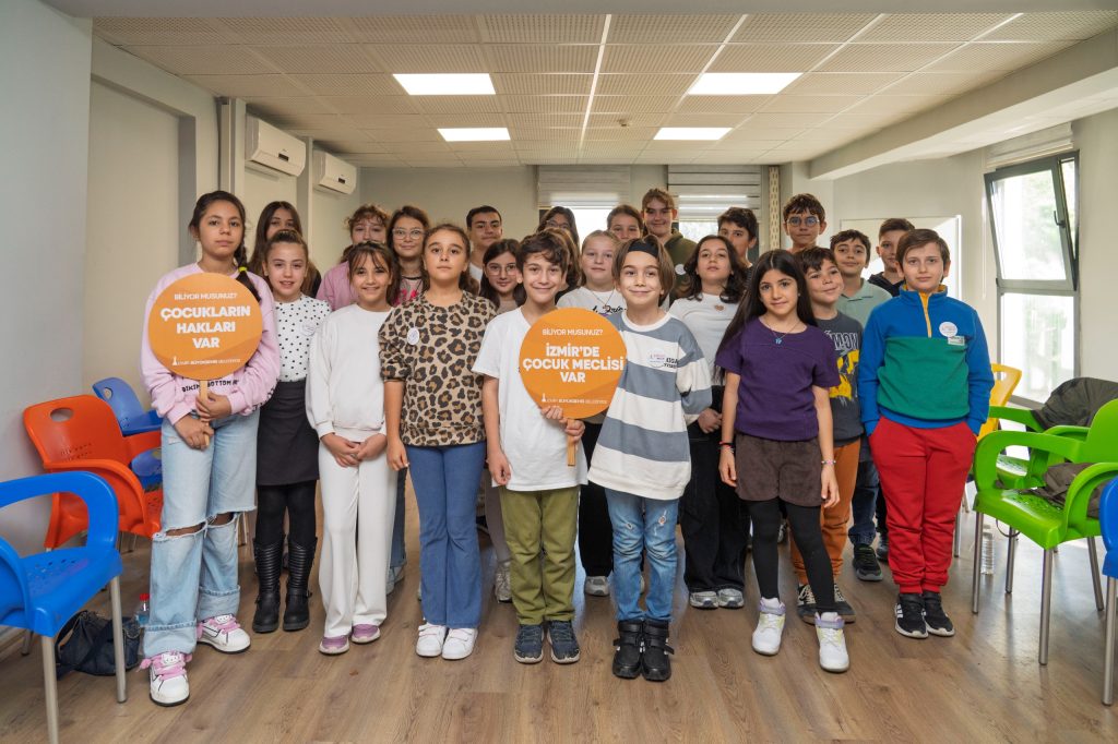 İzmir Çocuk Meclisi Göreve Başladı