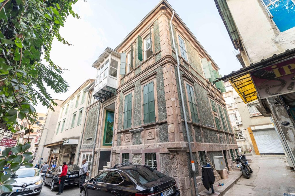 Başkan Tugay “Ay Yıldızlı Konak” seçimini anlattı