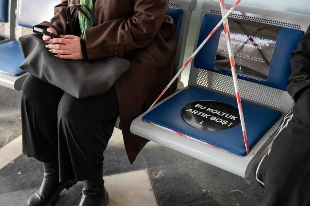 İzmir’de 25 Kasım için “Boş Koltuk” farkındalığı