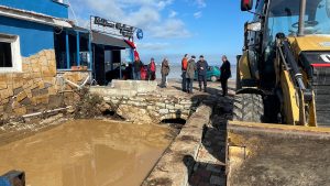 İZSU yetersiz kaldı, vatandaş ve esnaf tepki gösterdi
