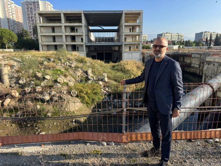 AK Partili Yıldız, 10 yıldır bitirilemeyen opera binasını gezdi: CHP belediyeciliği enkaz üretiyor