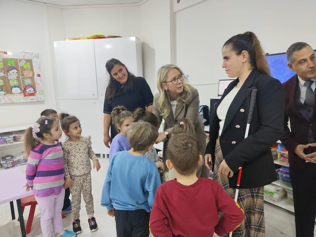 AK Partili Çankırı’dan Görme Engelli Burcu Öğretmene Ziyaret