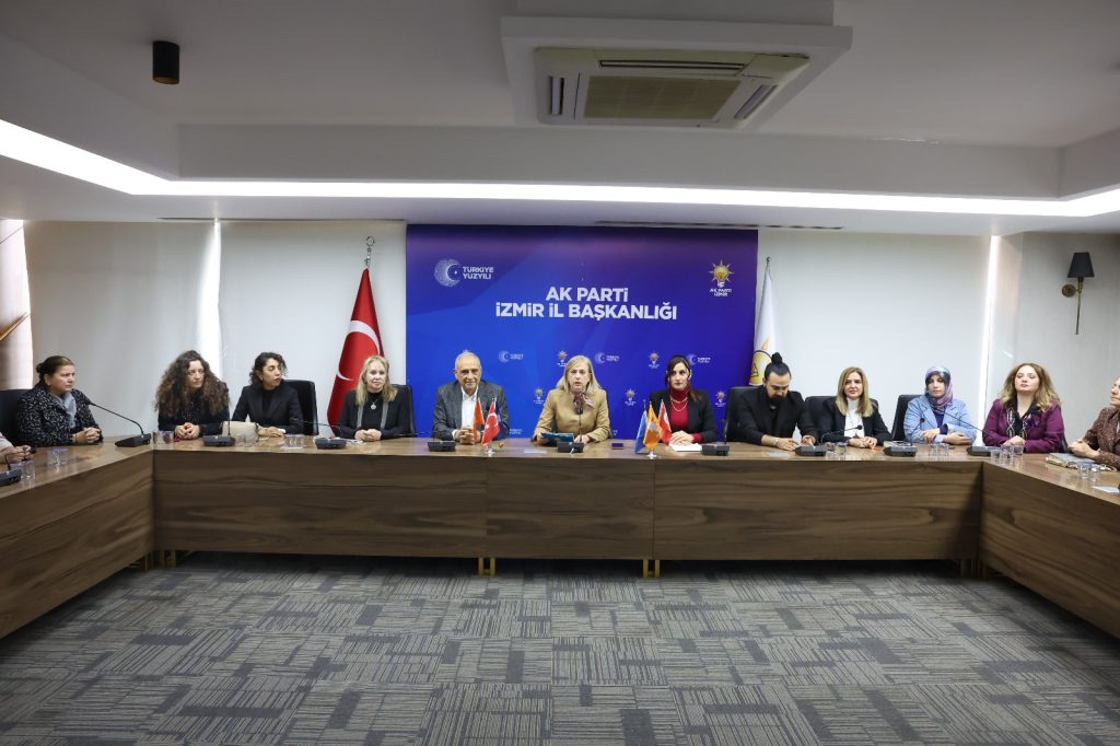 AK Kadın İzmir: Kadına yönelik şiddet, insanlık suçudur