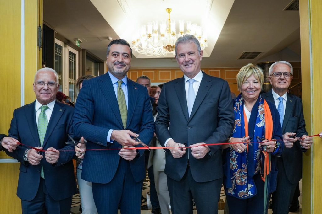 “İletişim Yüzyılında Kentlerin Hikâyesi” Sergisi İzmir’de Açıldı