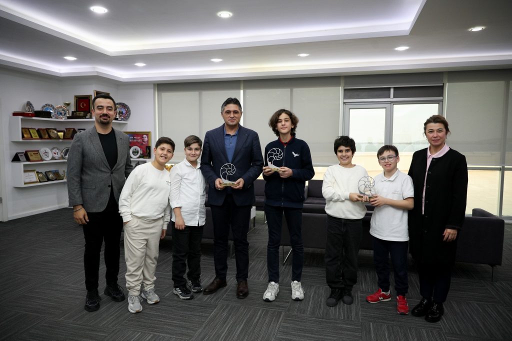 Fibonacci Robot Olimpiyatlarında Aliağa’dan 3 Dünya Birincisi