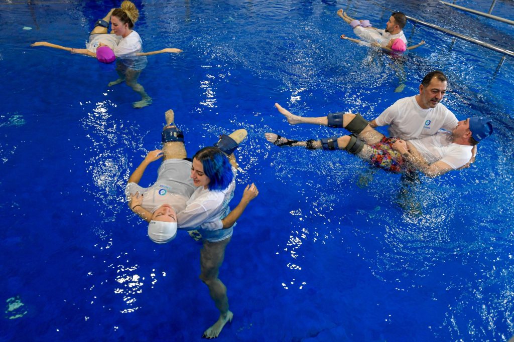 Suyun iyileştirici gücüyle engeller aşılıyor