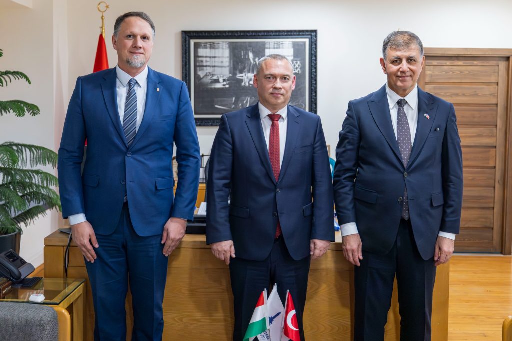 İzmir-Macaristan hattında “kardeş kent” ilişkisinin temelleri atıldı 