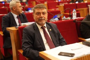 AK Partili Atmaca’dan Başkan Tugay’a ‘Su’ cevabı: Kiraz’da 12 okulda ve Öğretmenevinde su yok