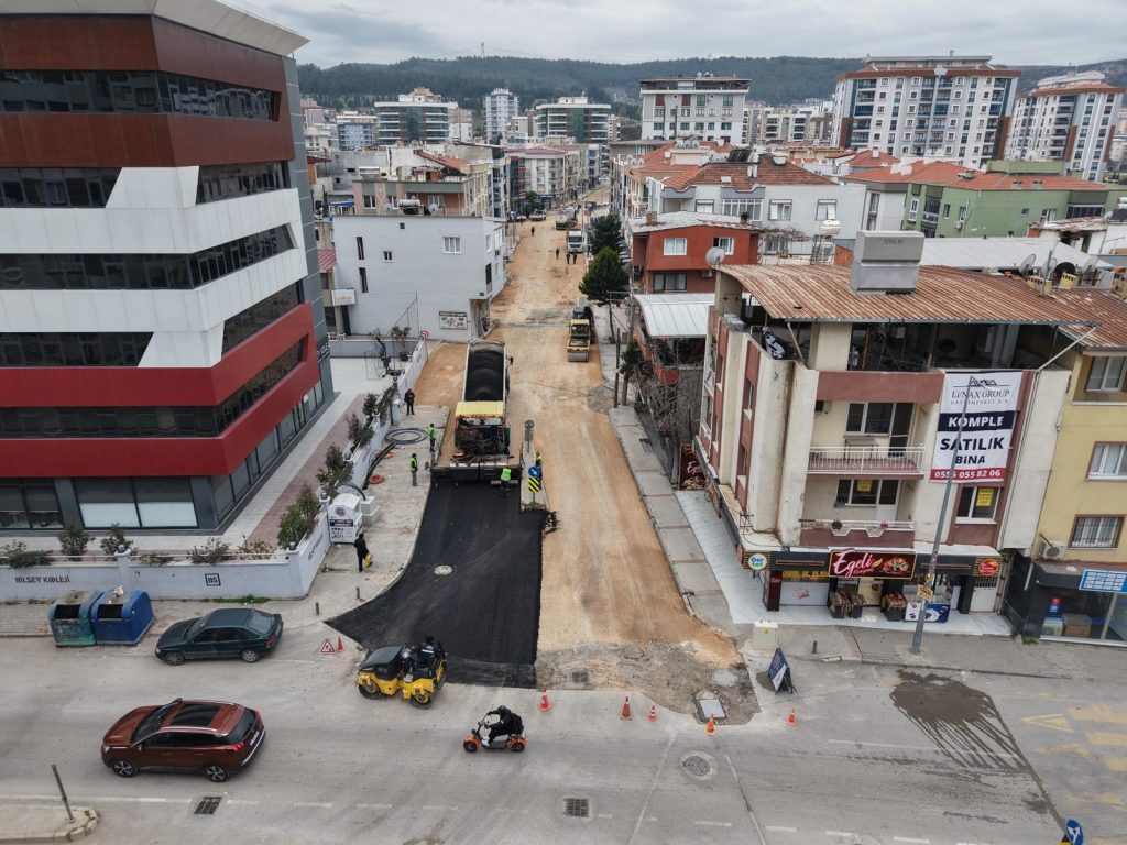 Büyükşehir’den Buca’da bozulan yola onarım