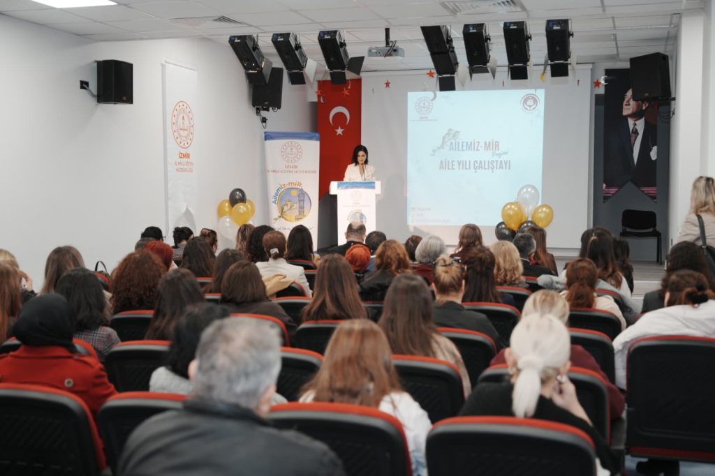 Karşıyaka’da “AilemİZ-mir” Çalıştayı: Aileye Sahip Çıkmak, İstikbalimize Sahip Çıkmaktır