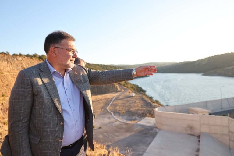 AK Parti İl Başkanı Saygılı, Tugay’a su üzerinden yüklendi: Ütopik ve ciddiyetsiz vaatlerle çözülmez