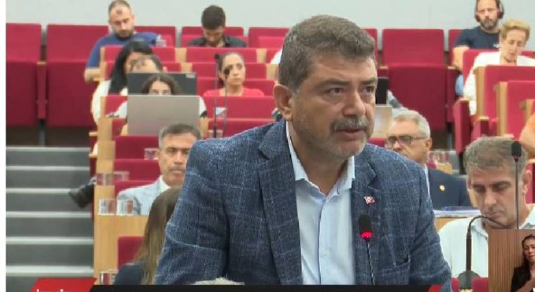 Tatilci Başkanın kız arkadaşına konser kıyağı iddiası!