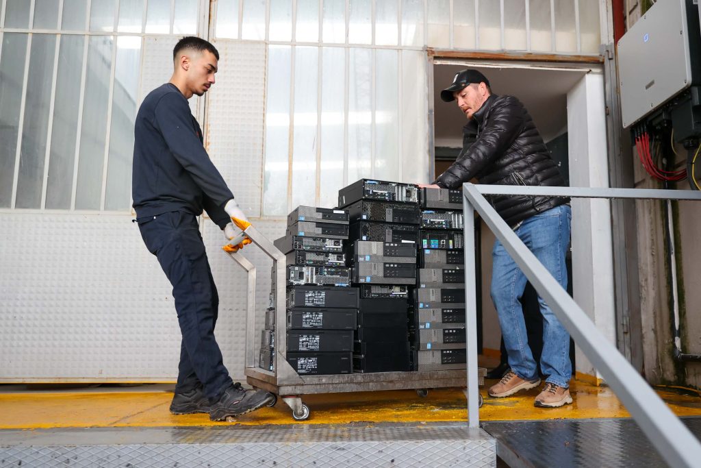 Buca’da Elektrikli ve Elektronik Atıklar Geri Dönüşüme Kazandırılıyor