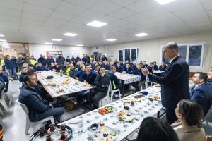 Başkan Tugay, Park ve Bahçeler Dairesi personeliyle bir araya geldi