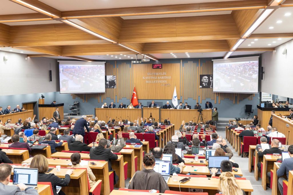Meclisten iki önemli karar: Afet Yardım Komisyonu kuruldu, Basmane’de yükseklik 84 metreyle sınırlandı