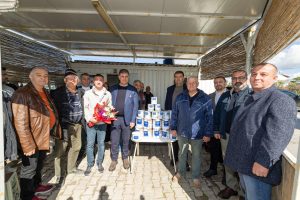 İzmir’de küçük ölçekli balıkçılara tekne bakım malzemesi desteği