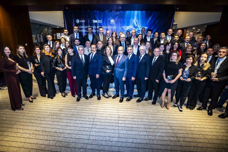 Hazır giyimde “vazgeçilmez sektör” vurgusu: Ege’den 21 doları aşan ihracat birim fiyatı