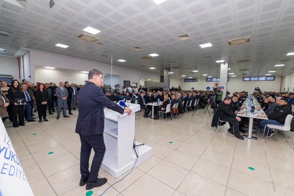 Başkan Tugay’dan “ücretsiz toplu ulaşım” vurgusu