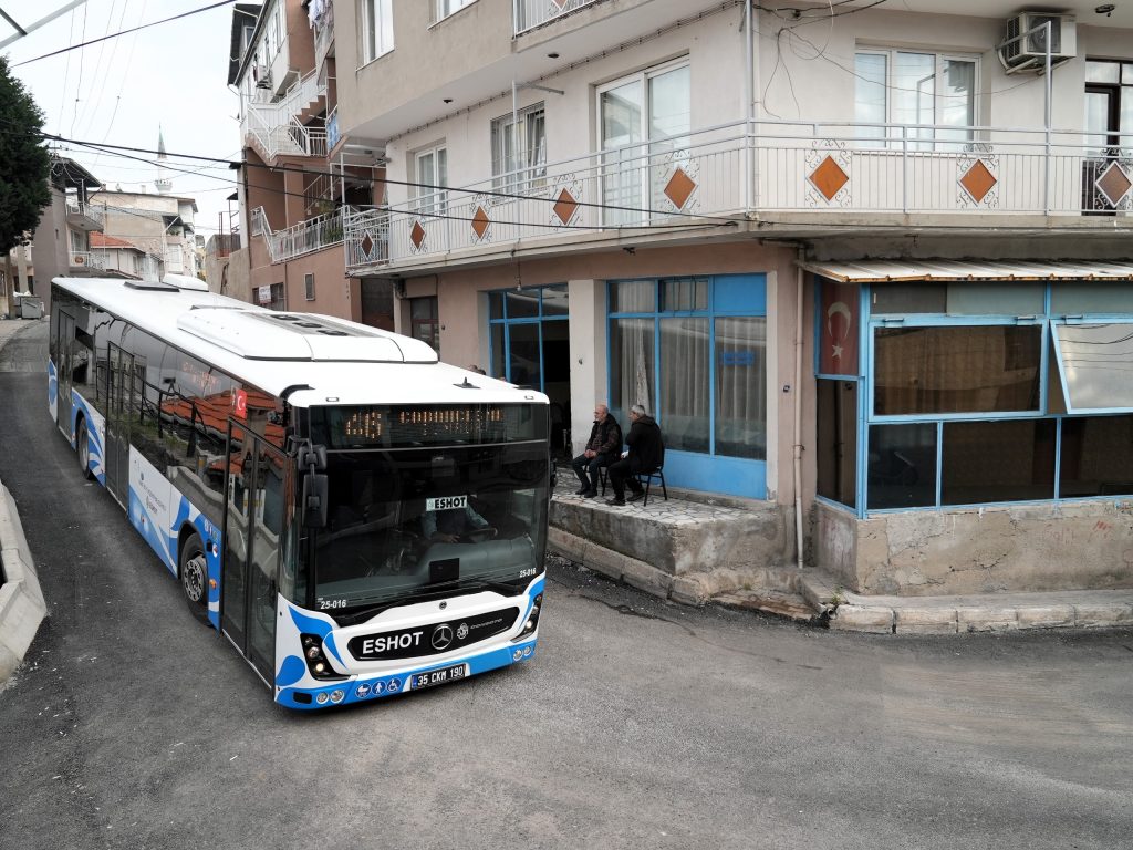 Vatandaş istedi, alçak tabanlı otobüs geldi