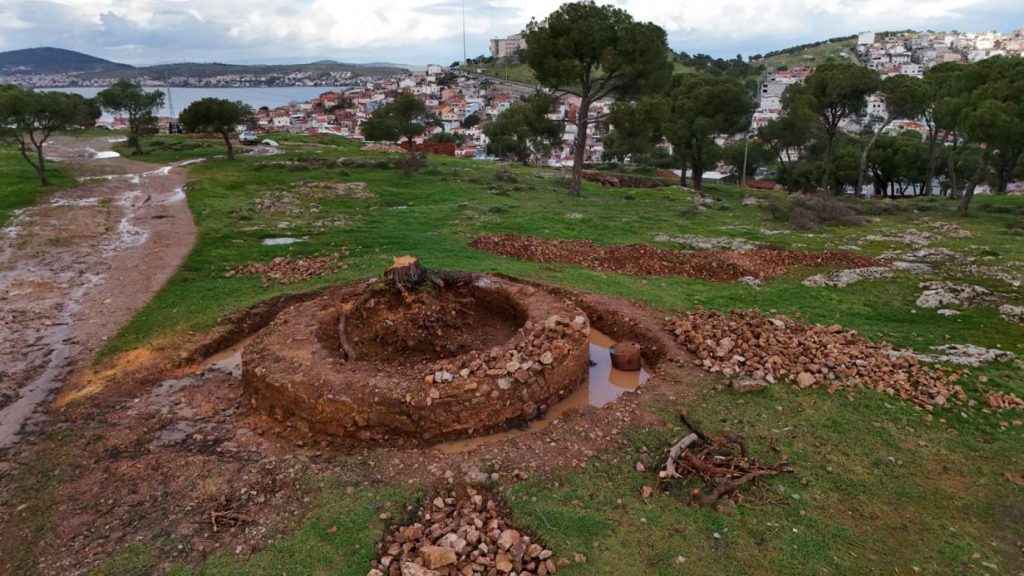 Ayvalık’ta tarihi yeldeğirmenleri için kazı çalışmaları sürüyor