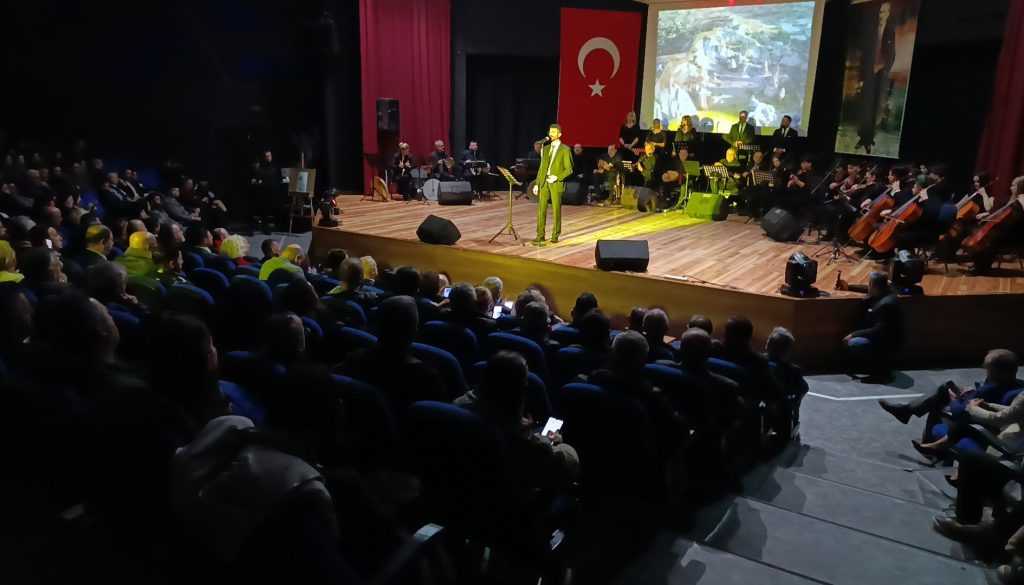 Buca Uluslararası Koro ve Orkestrası Tanıtıldı