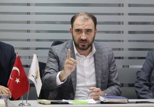 AK Parti Gaziemir İlçe Başkanı Yaşadı’dan mevkidaşı Şırlancı’ya sert yanıt!‘’ Pazaryerinde bir tuvalet sorununu dahi çözemiyorsunuz!”