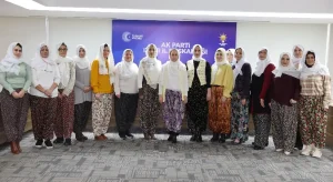 AK Parti Kadın Kolları’ndan Mihalgazi Belediye Başkanı Güneş’e şalvarlı destek!