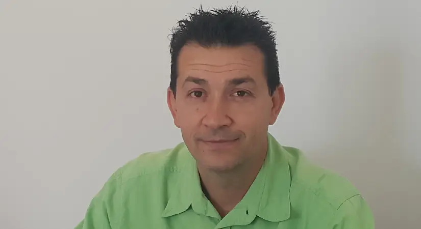 Egeli akademisyenler diş çürüklerini tespit eden cihaz geliştirdi