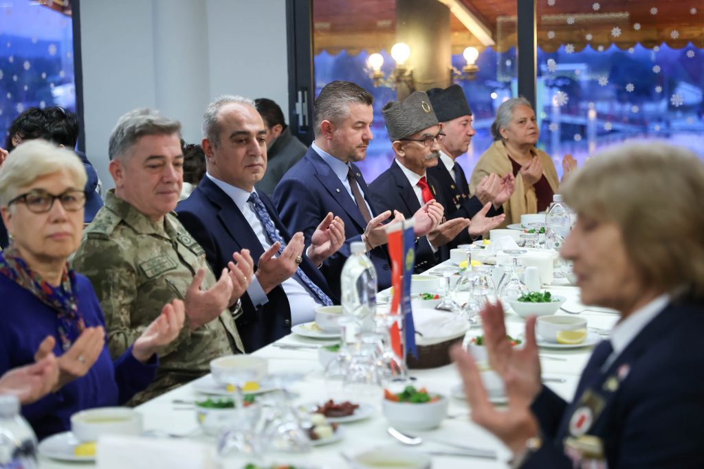 Buca Belediyesi, şehit yakınları ve gaziler için iftar programı düzenledi