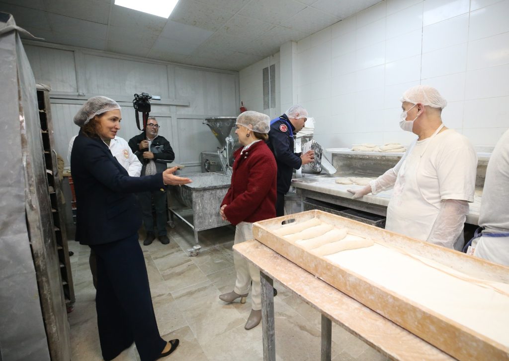 Başkan Ünsal fırın denetledi!