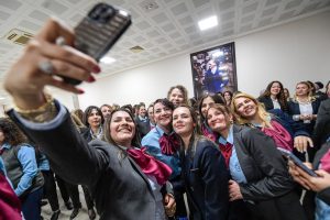 Öznur Tugay, İzmir Büyükşehir Belediyesi Kadın Personeliyle İftar Programında Buluştu