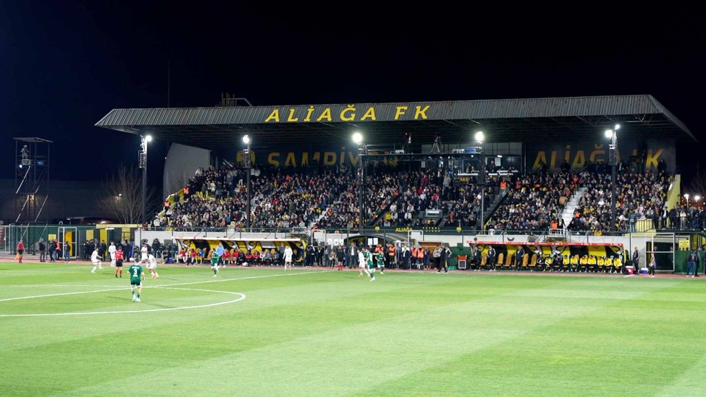Aliağa’da Futbol Tarihinin İlk Gece Maçı Oynandı