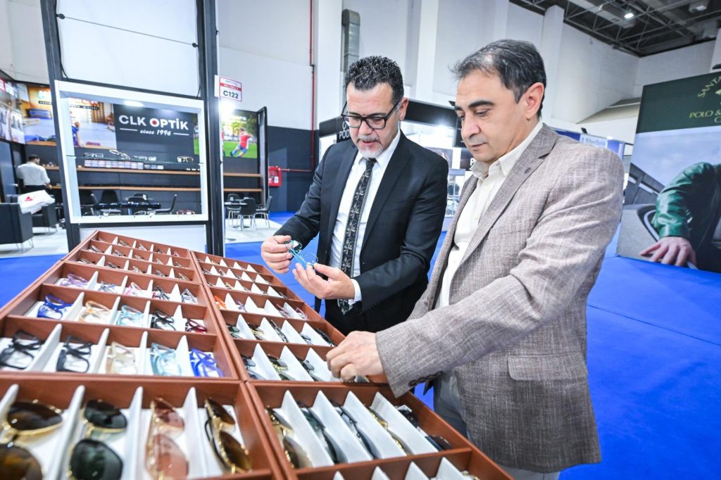 Optic World İzmir’de Miyopi Alarmı: Uzmanlar Erken Teşhis İçin Uyardı