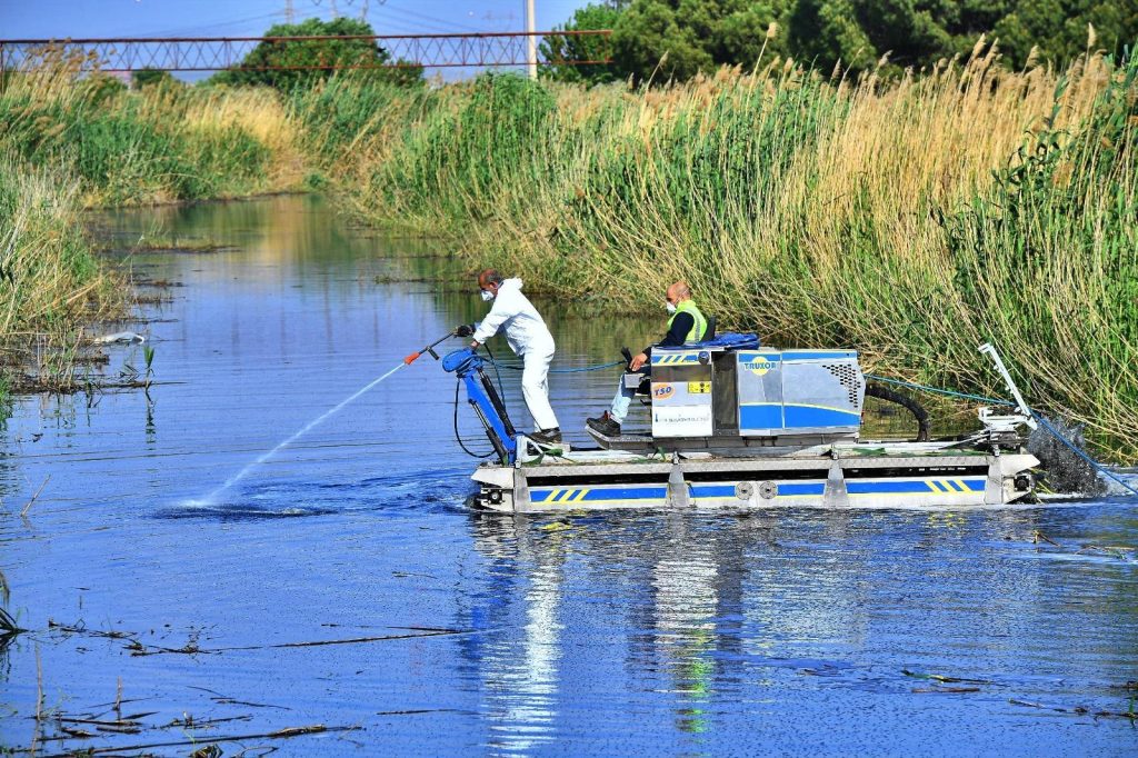 İzmir’de Sivrisinek ve Zararlılara Karşı İlaçlama